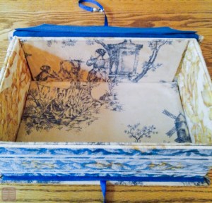 失敗例　１． 靴の箱なので、箱の上層部が厚くなっている。それを考慮しなかったため、底の方に隙間ができてしまった。